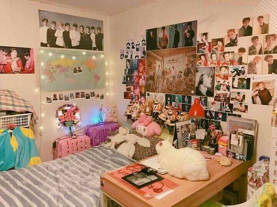 Kpop bedroom