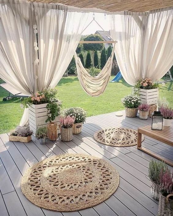 Modern Victorian terrace backyard decorating ideas with curtain