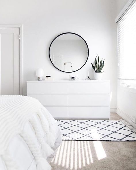 Zen bedroom in white color