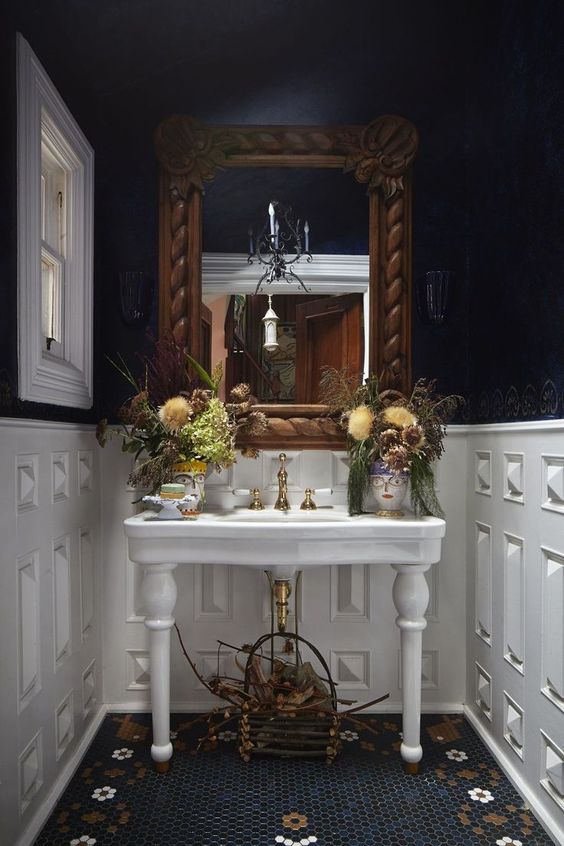 Modern Victorian style bathroom decorations