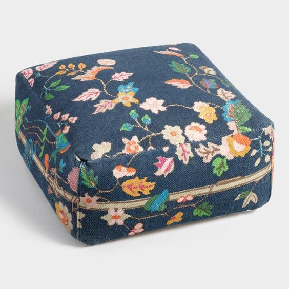 Floral pattern square cushion