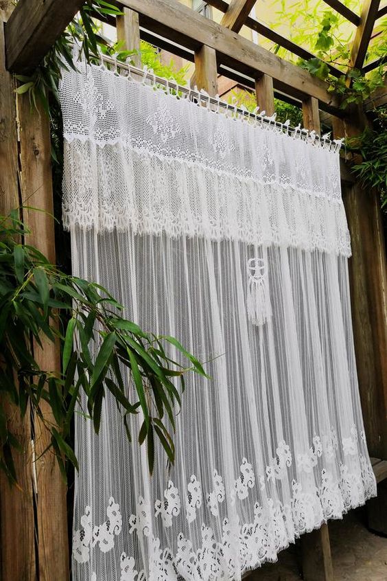 Simple modern Victorian curtain design