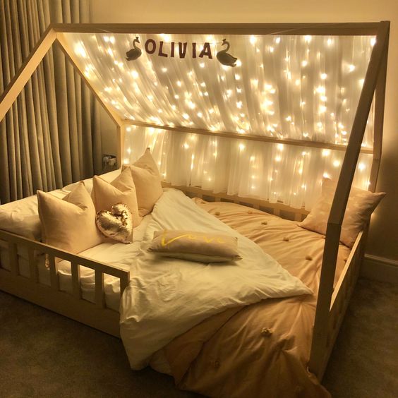 Fairy forest kid's bedroom decorating ideas with fairy light