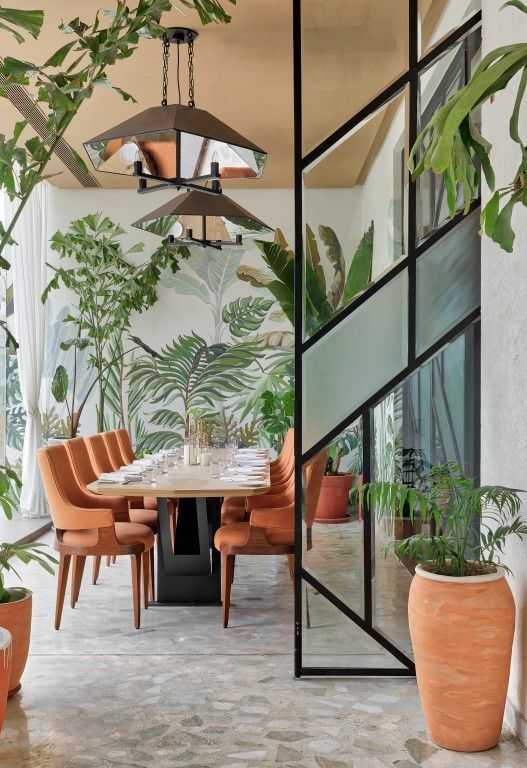 Tropical wallpaper pattern for dining room