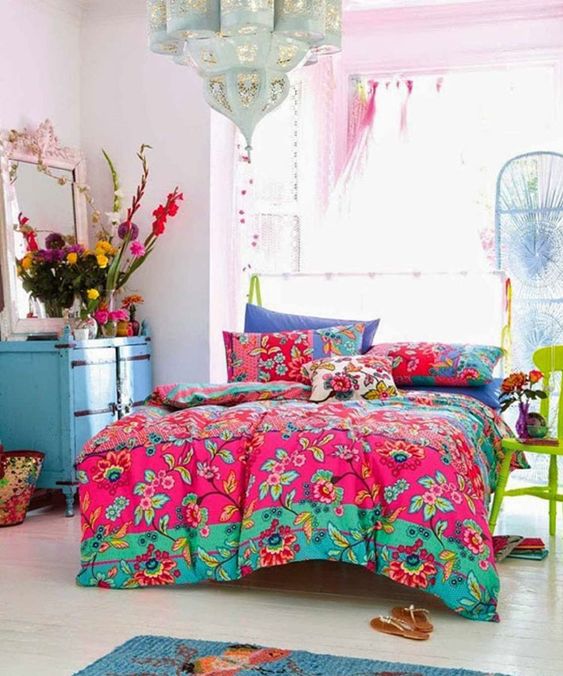 Colorful bedroom: pink, green and blue