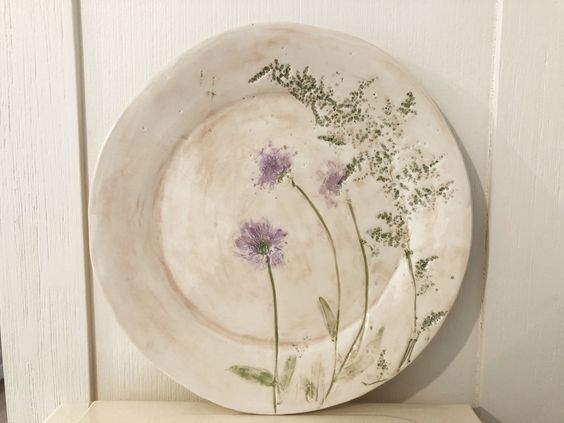 Floral pattern plate